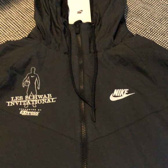 NWT NIKE MENS SMALL JACKET. - Picture 2 of 4
